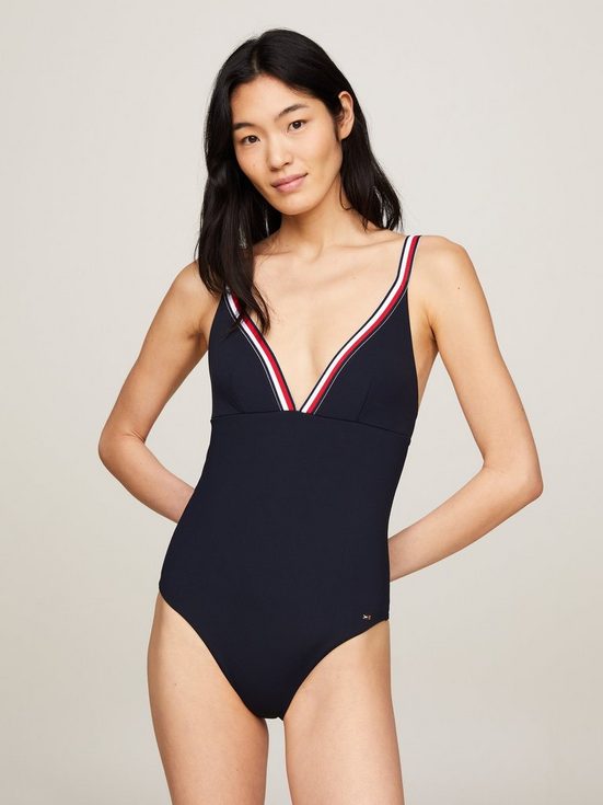 TOMMY HILFIGER SWIMWEAR Badeanzug TRIANGLE ONE PIECE RP mit kontrastfarbenen Kanten mehr Top Angebot