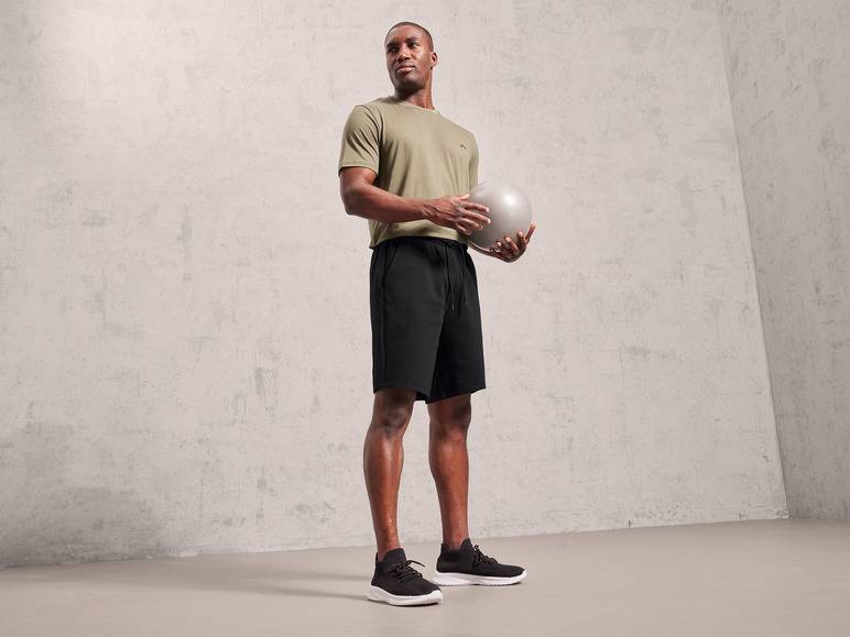 CRIVIT Herren Sweatshorts Double Knit, mit HeiQ Mint Technologie Fabrikpreis