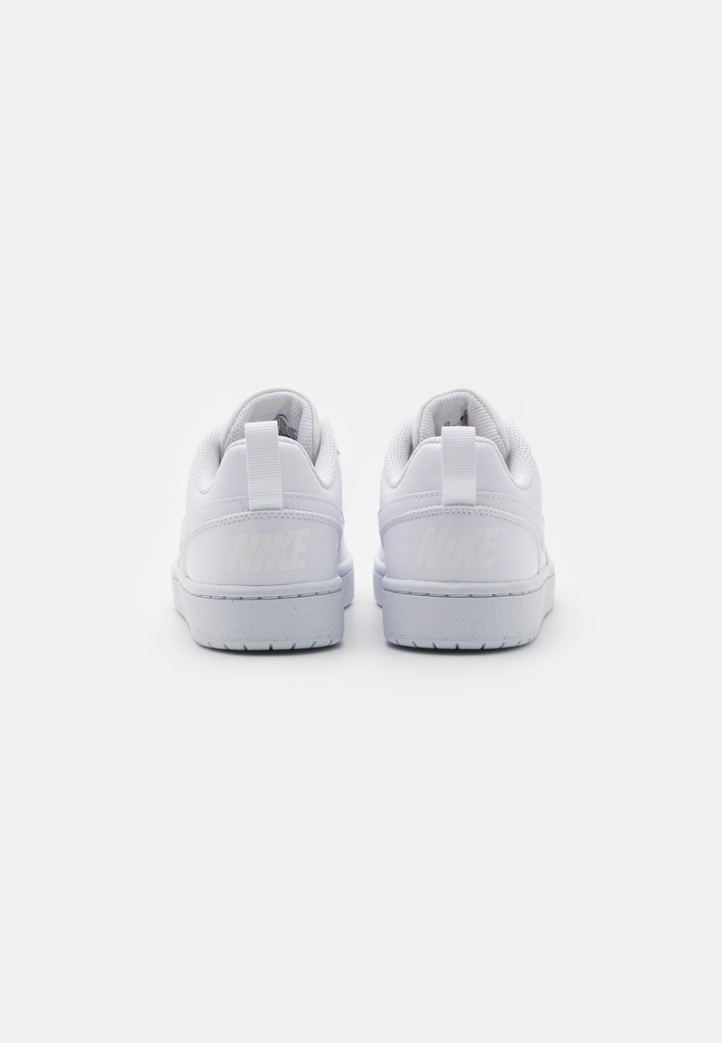 Nike Sportswear Nike Sportswear COURT BOROUGH RECRAFT UNISEX - Trainers - white Blitzangebot