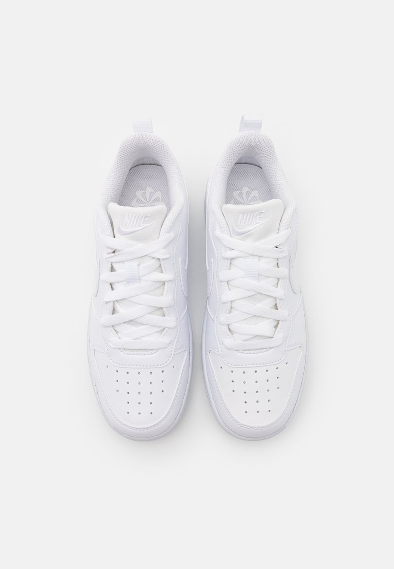 Nike Sportswear Nike Sportswear COURT BOROUGH RECRAFT UNISEX - Trainers - white Blitzangebot