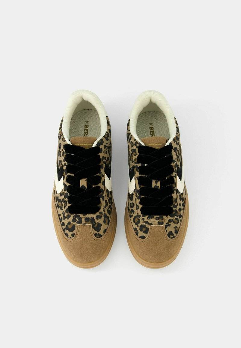 Bershka Bershka RETRO ANIMAL PRINT - Trainers Wochenangebot
