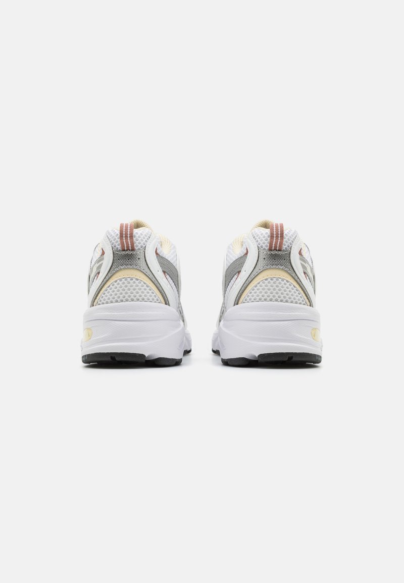 New Balance New Balance MR530 UNISEX - Trainers - white Bis zu 50% Rabatt