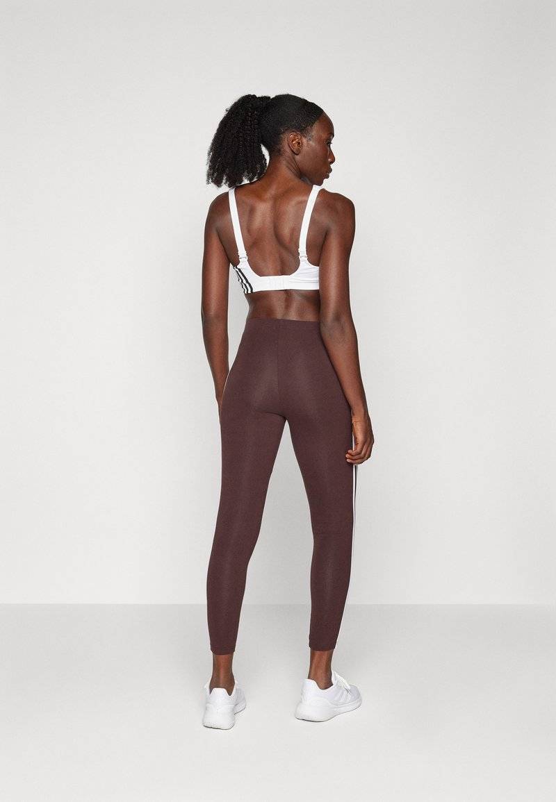 adidas Sportswear adidas Sportswear ESSENTIALS 3 STRIPES HIGH WAISTED - Leggings - shadow brown Top Angebot