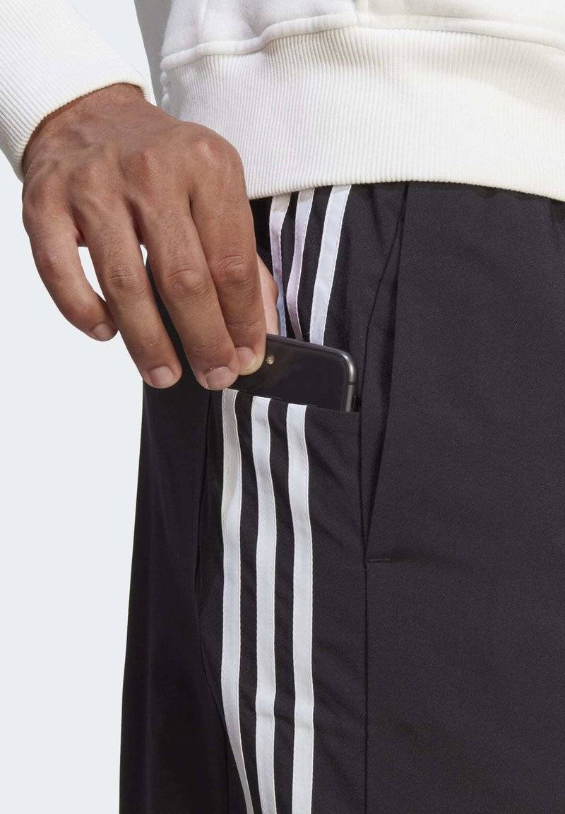 adidas Sportswear adidas Sportswear AEROREADY ESSENTIALS CHELSEA 3-STRIPES - Sports shorts Blitzangebot