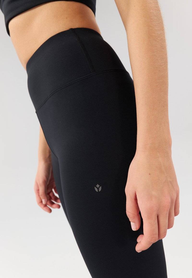Even&Odd active Even&Odd active FLARED LEGGINGS - Tracksuit bottoms - black Große Rabatte