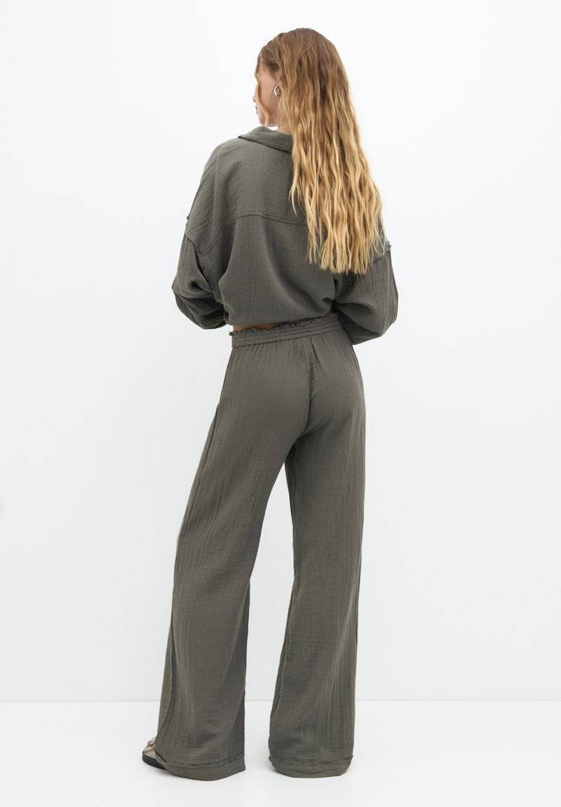 PULL&BEAR PULL&BEAR CREASED WITH FRAYED HEMS - Trousers - dark grey Kostenlose Rückgabe