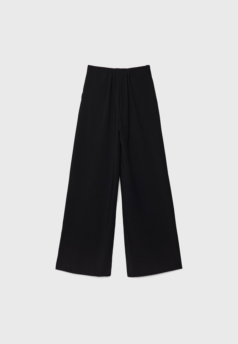 Stradivarius Stradivarius WITH BUCKLE DETAIL - Trousers - black JETZT KAUFEN