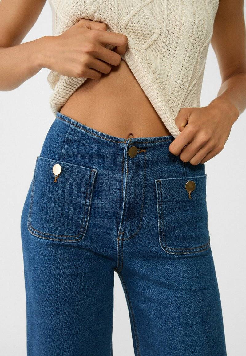 Stradivarius Stradivarius MINIMALIST WITH POCKETS - Flared Jeans - royal blue Discount Store für neue Produkte