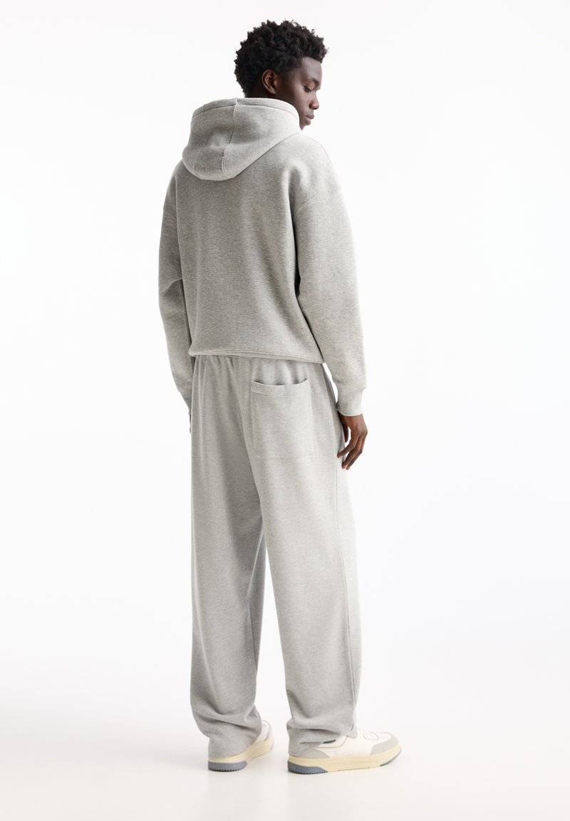 PULL&BEAR PULL&BEAR WIDE JOGGERS - Tracksuit bottoms - light grey 50% Rabatt für begrenzte Zeit