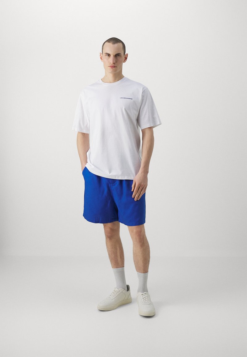 Les Benjamins Les Benjamins RELAXED TEE UNISEX - Print T-shirt - white Rabatte dieses Monats