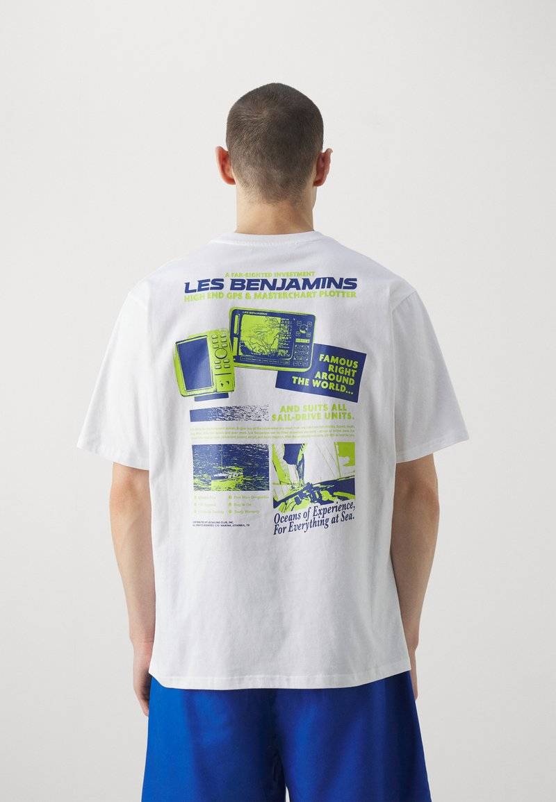 Les Benjamins Les Benjamins RELAXED TEE UNISEX - Print T-shirt - white Rabatte dieses Monats