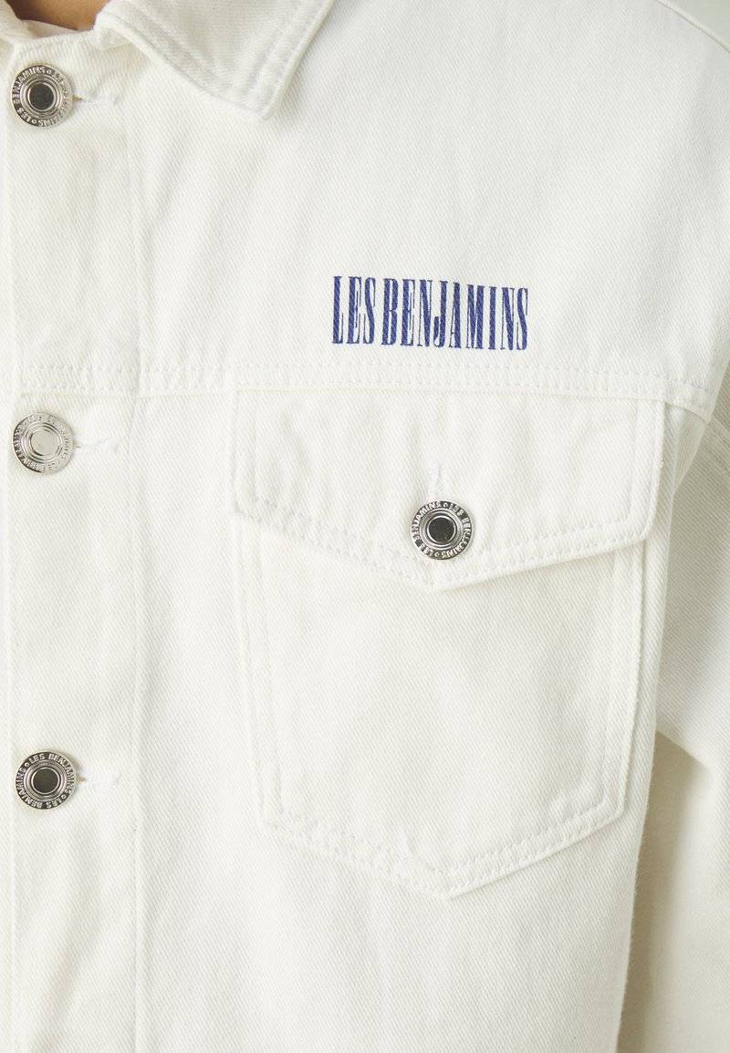 Les Benjamins Les Benjamins JACKET UNISEX - Denim jacket - white Weihnachtsangebot