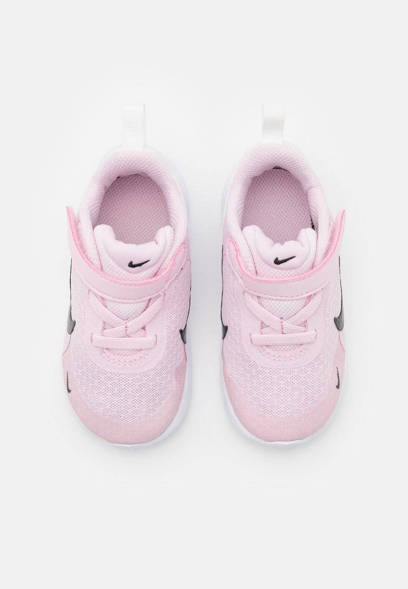 Nike Performance Nike Performance REVOLUTION - Competition running shoes Bis zu 65% Rabatt