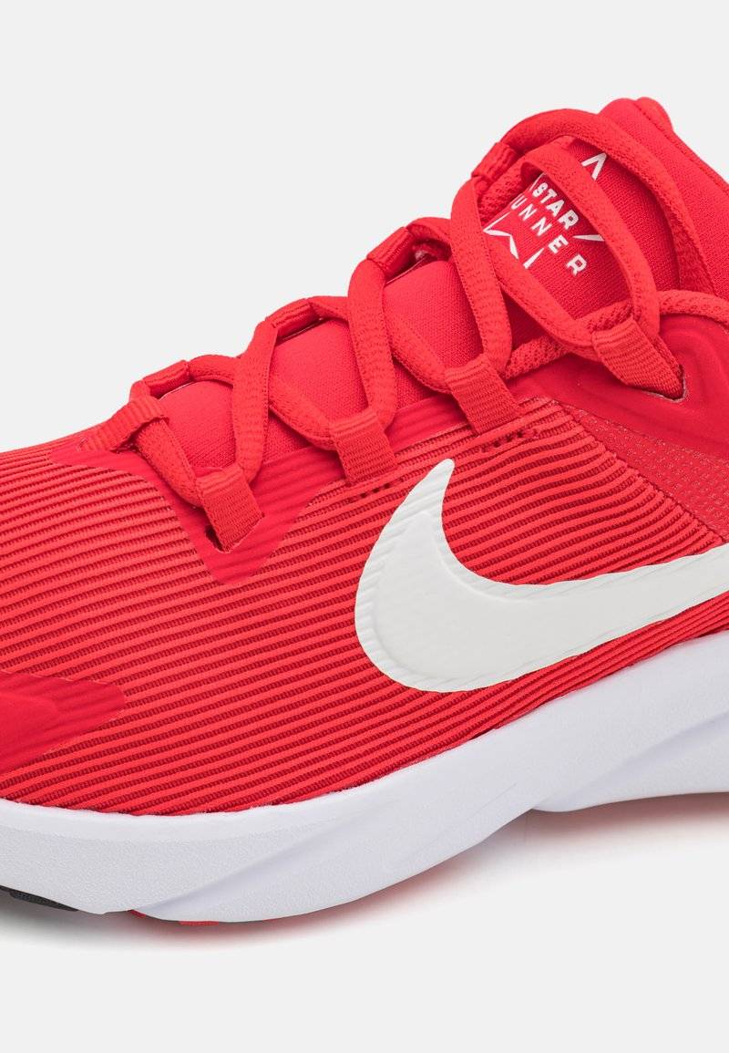 Nike Performance Nike Performance STAR RUNNER 4 UNISEX - Competition running shoes 50% Rabatt für begrenzte Zeit