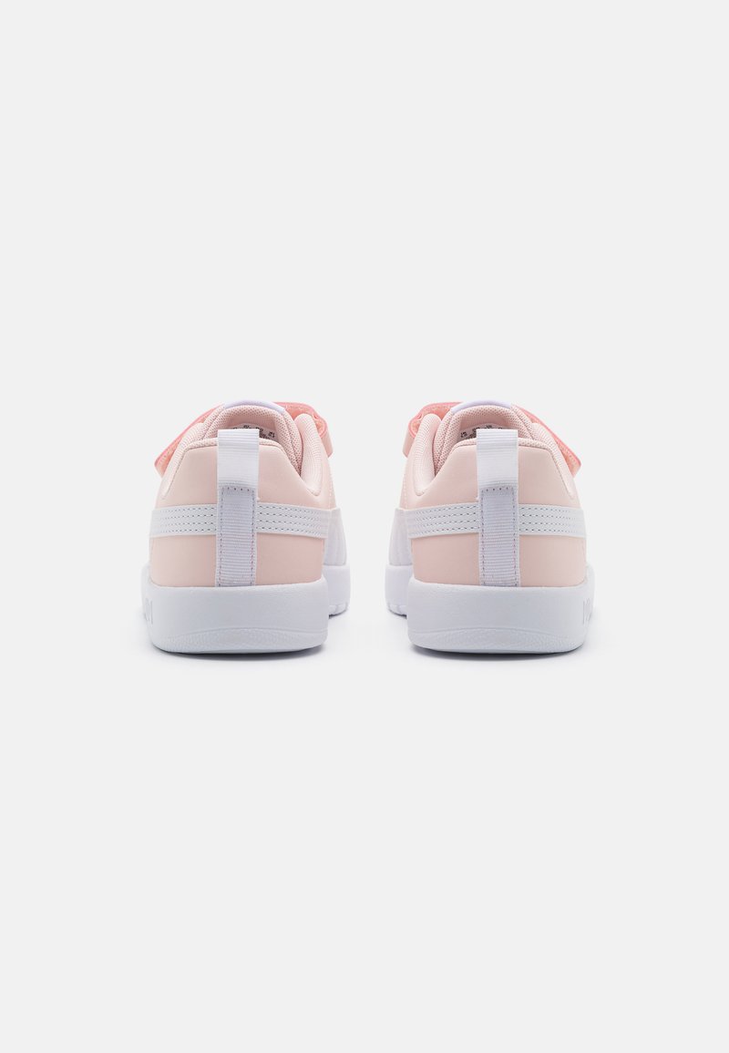 Puma Puma COURTFLEX UNISEX - Neutral running shoes Versandkostenfrei