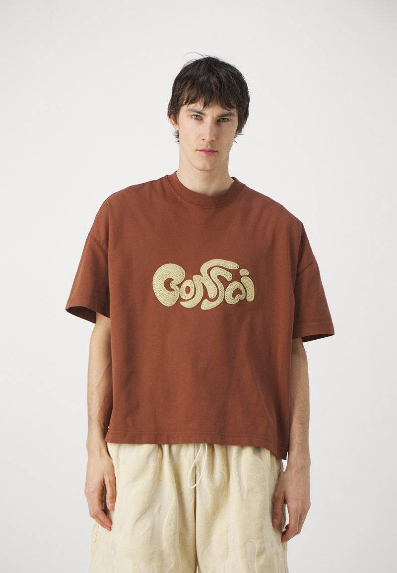 Bonsai Bonsai OVERSIZE TEE EMBRODERY GRAPHIC UNISEX - Print T-shirt - glazed ginger Räumungsverkauf