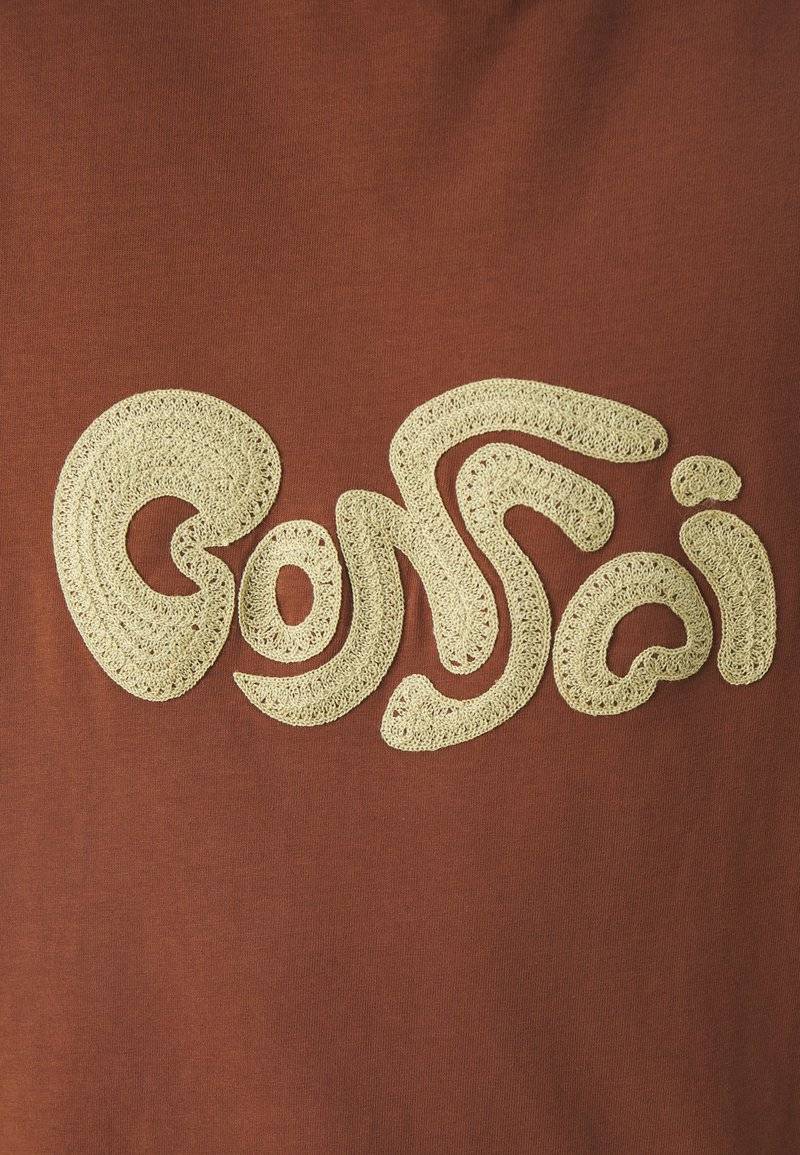Bonsai Bonsai OVERSIZE TEE EMBRODERY GRAPHIC UNISEX - Print T-shirt - glazed ginger Räumungsverkauf