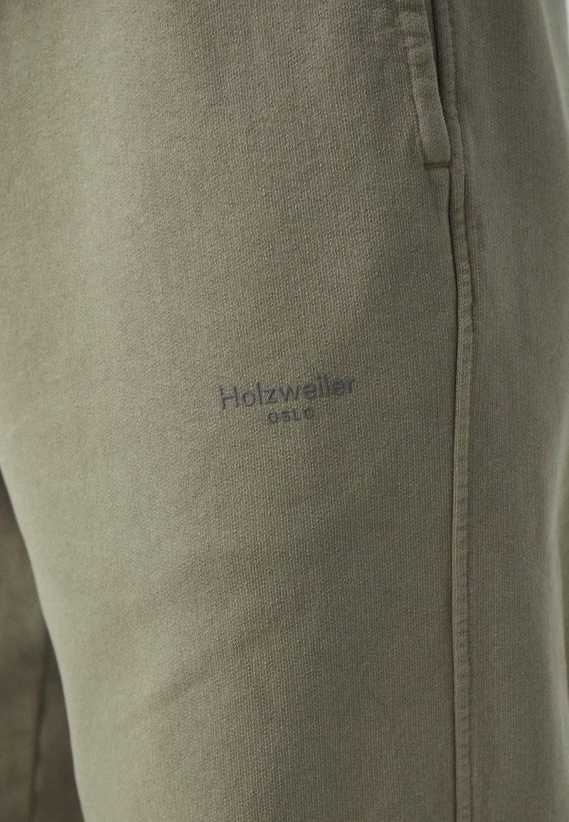 Holzweiler Holzweiler LAGOON OSLO TROUSERS UNISEX - Tracksuit bottoms - green Wochenangebot