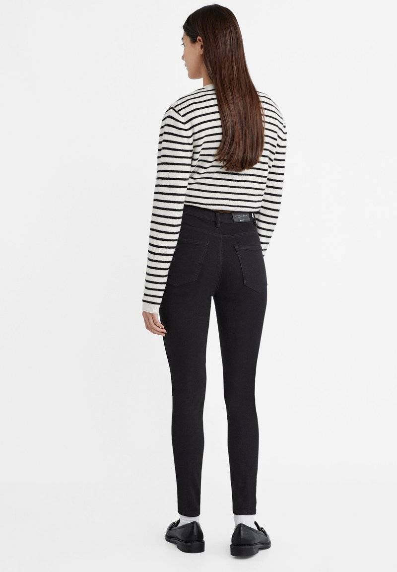 Stradivarius Stradivarius MIT SUPERHOHEM - Jeans Skinny Fit - black Zeitbegrenzte Promotion