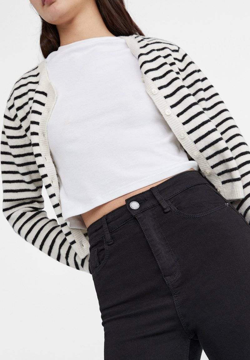 Stradivarius Stradivarius MIT SUPERHOHEM - Jeans Skinny Fit - black Zeitbegrenzte Promotion