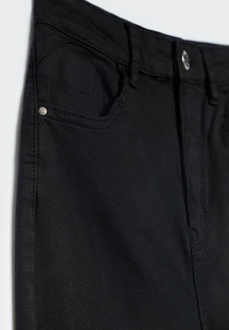 Stradivarius Stradivarius MIT SUPERHOHEM - Jeans Skinny Fit - black Zeitbegrenzte Promotion