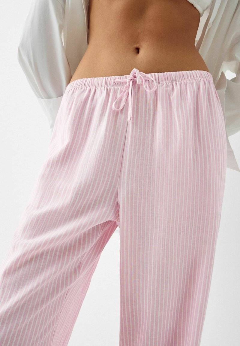 Bershka Bershka WITH AN ELASTIC - Trousers - light pink Begrenzt auf 3 Tage