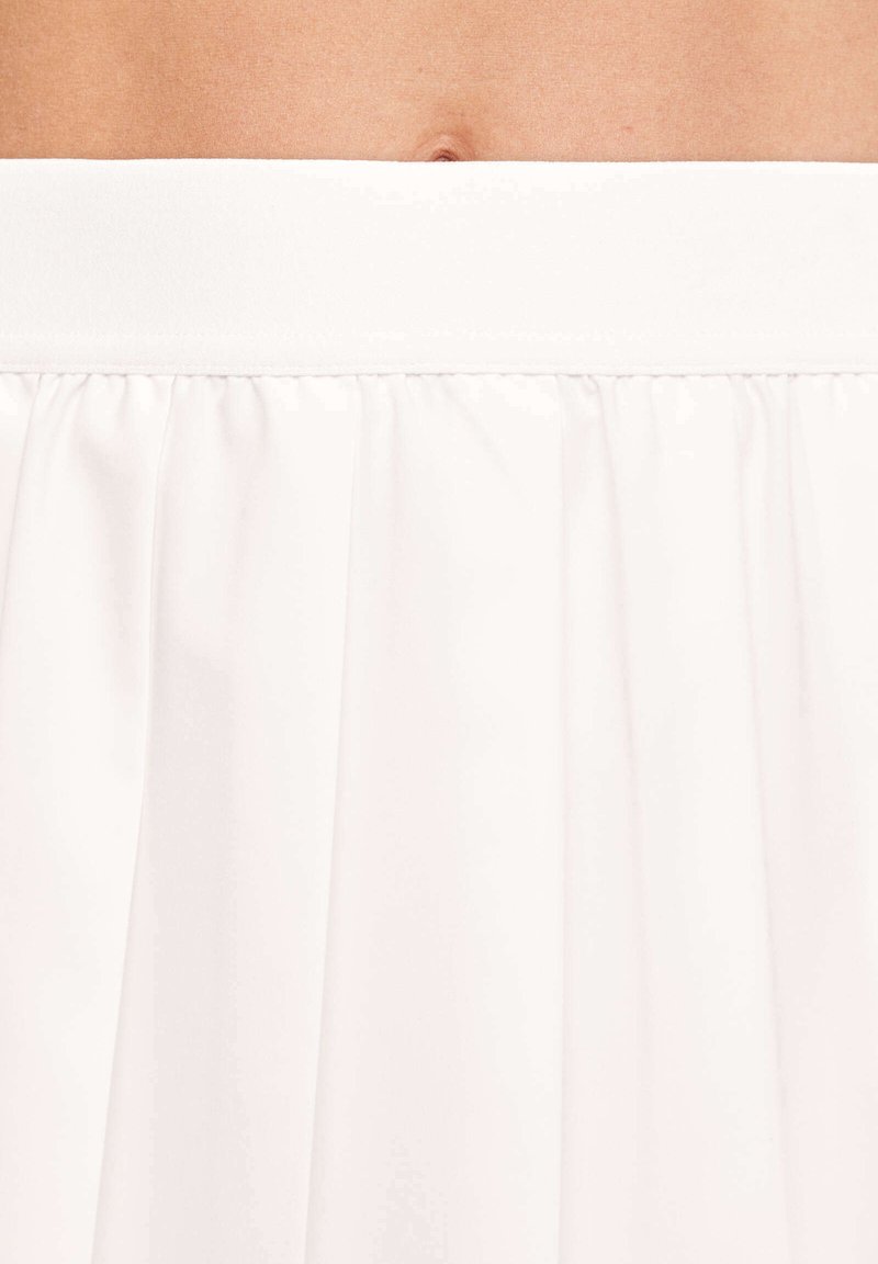 OYSHO OYSHO PLEATED COMPRESSIVE - Sports skirt - white Exklusivangebot