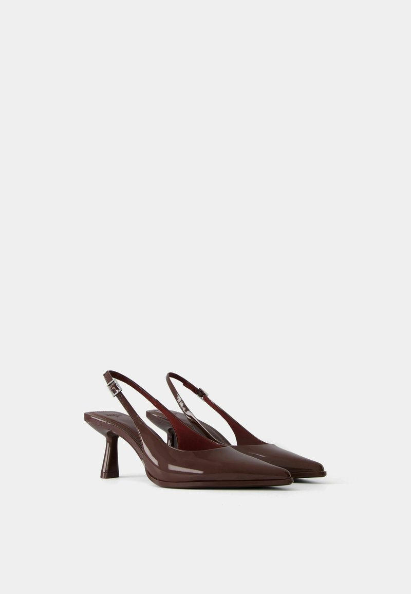 Bershka Bershka KITTEN HEEL - Classic heels - brown Nur noch ein Tag übrig