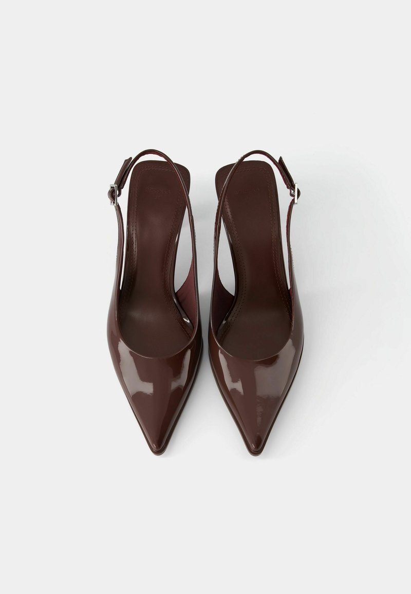 Bershka Bershka KITTEN HEEL - Classic heels - brown Nur noch ein Tag übrig