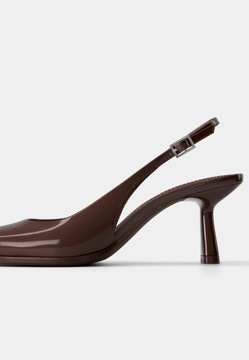 Bershka Bershka KITTEN HEEL - Classic heels - brown Nur noch ein Tag übrig