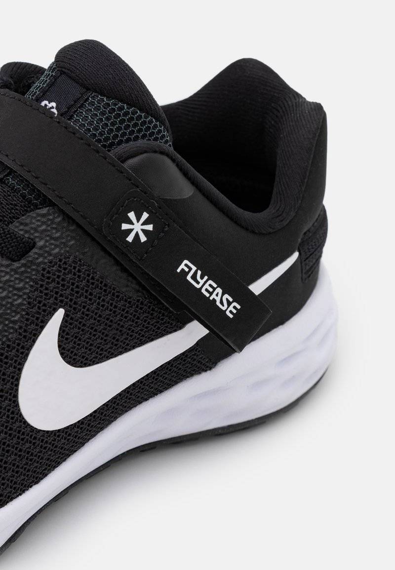 Nike Performance Nike Performance NIKE REVOLUTION 6 FLYEASE (PS - Neutral running shoes Speichern exportieren