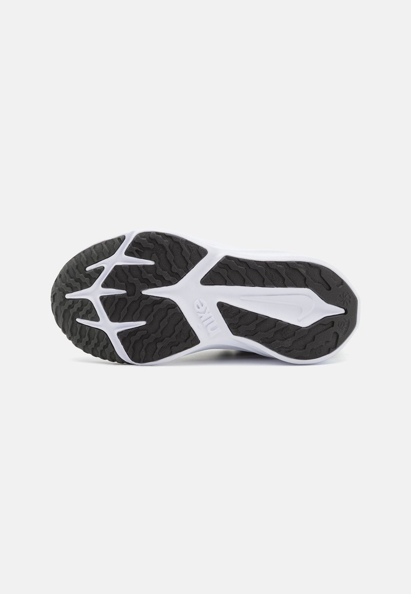 Nike Performance Nike Performance STAR RUNNER - Competition running shoes Rabatte dieses Monats