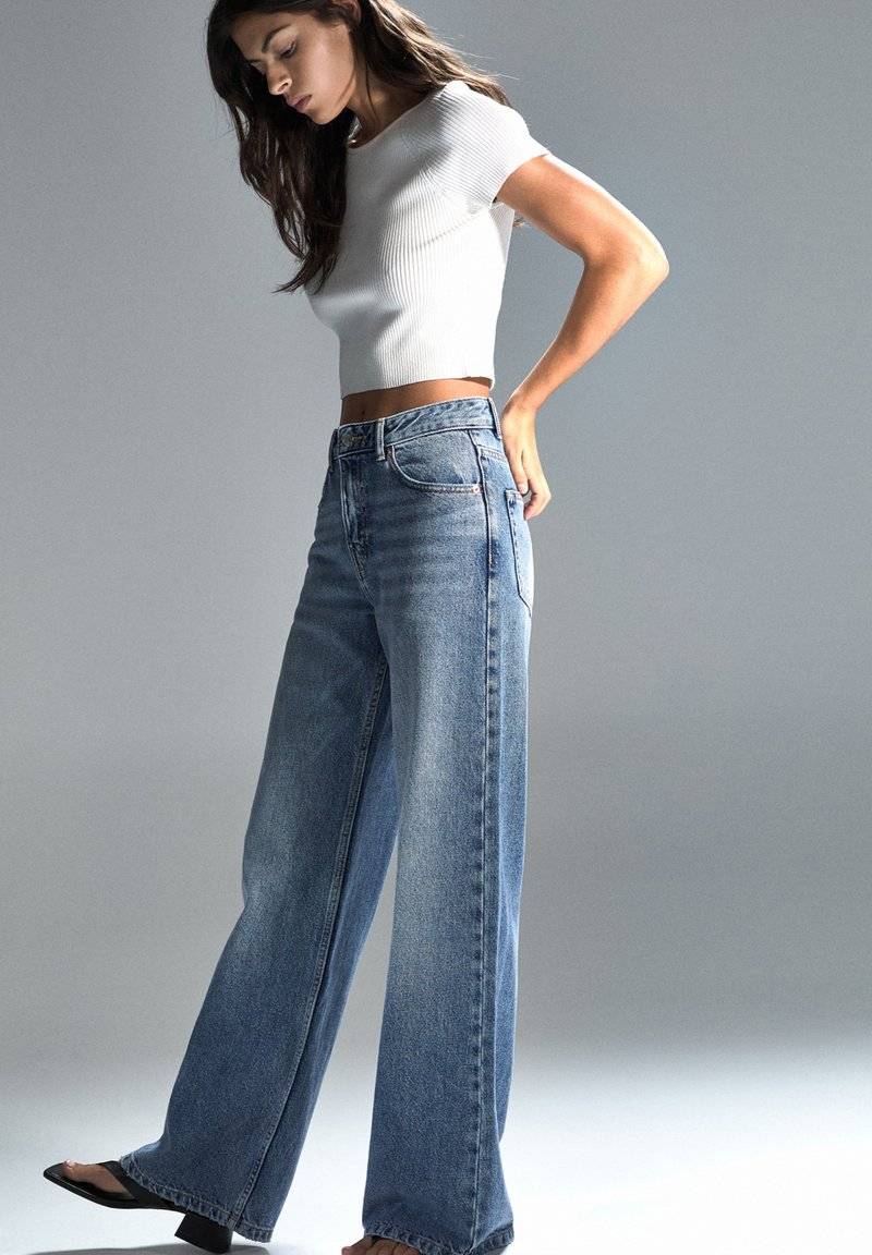 PULL&BEAR PULL&BEAR MID-RISE WIDE - Flared Jeans - blue Bis zu 50% Rabatt
