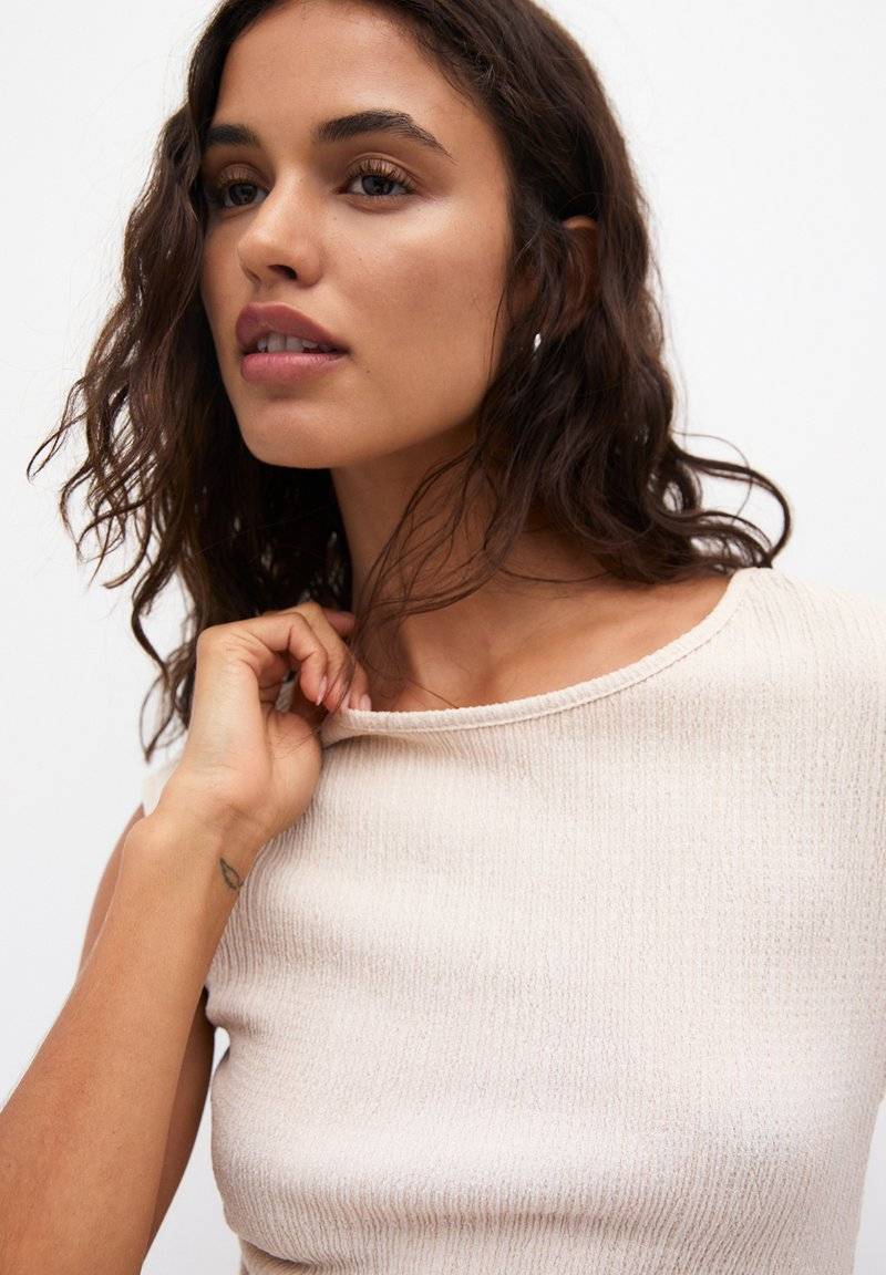 PULL&BEAR PULL&BEAR GATHERED SLEEVELESS - Blouse - beige Riesige Rabatte