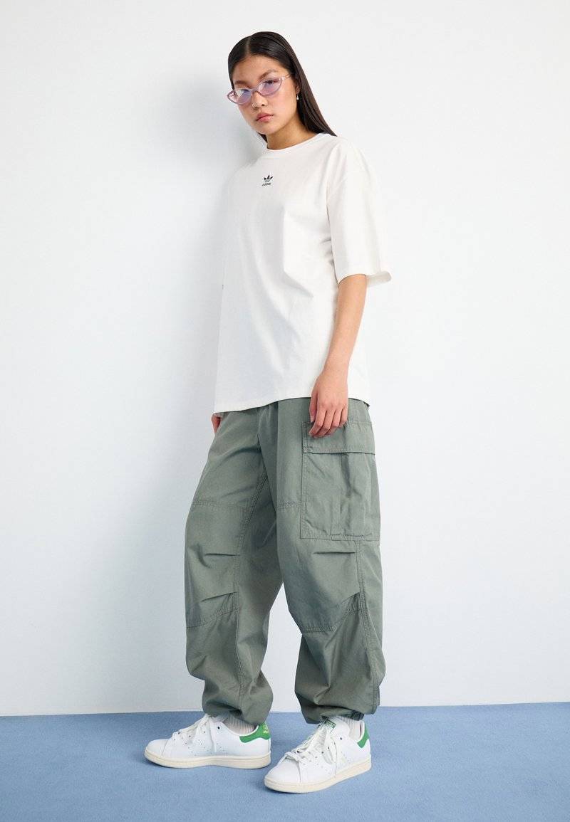 adidas Originals adidas Originals ESSENTIALS BOYFRIEND - Basic T-shirt - cloud white 50% Rabatt mit kostenlosem Versand