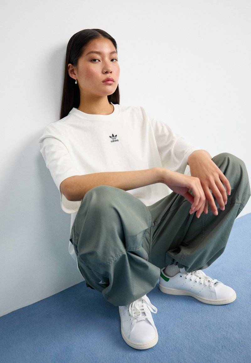 adidas Originals adidas Originals ESSENTIALS BOYFRIEND - Basic T-shirt - cloud white 50% Rabatt mit kostenlosem Versand