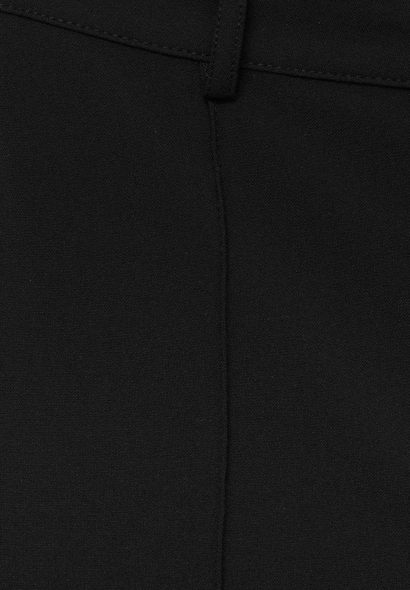 PULL&BEAR PULL&BEAR IM REGULAR-FIT MIT ZIERNAHT VORNE - Trousers - black Fabrikladen