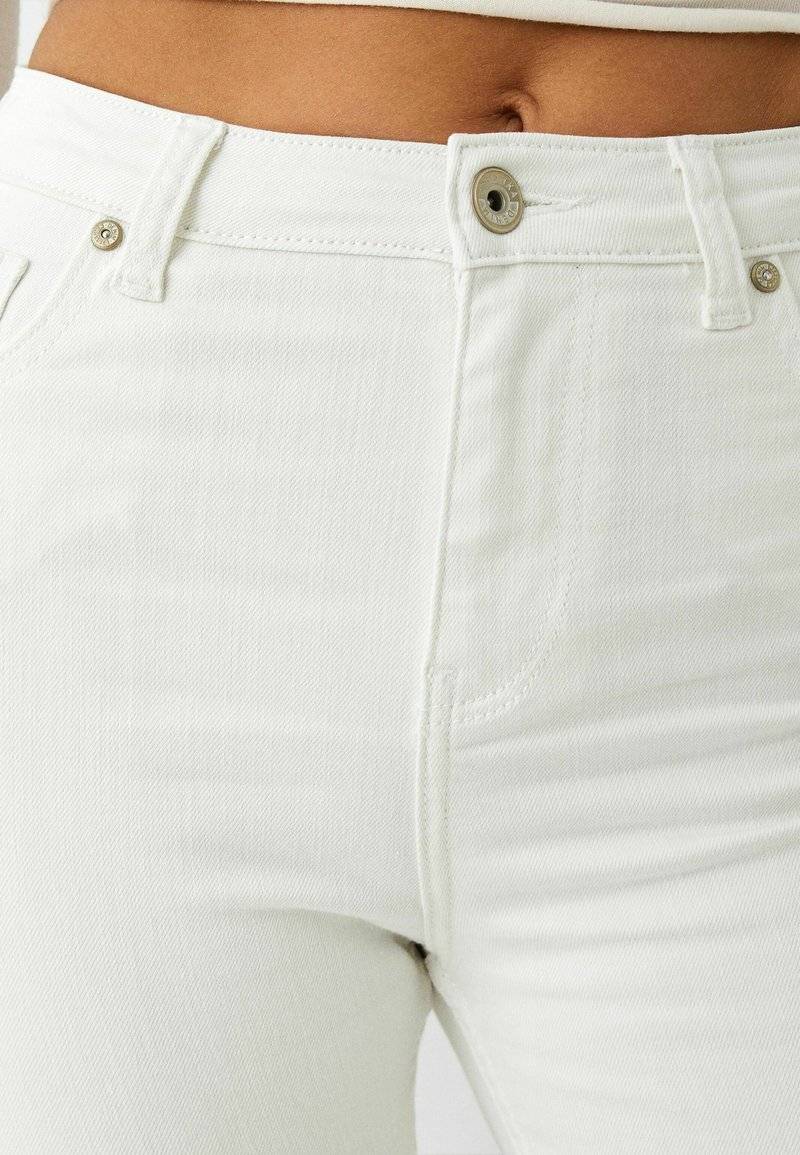 Bershka Bershka SUPER - Jeans Skinny Fit - white zollfrei