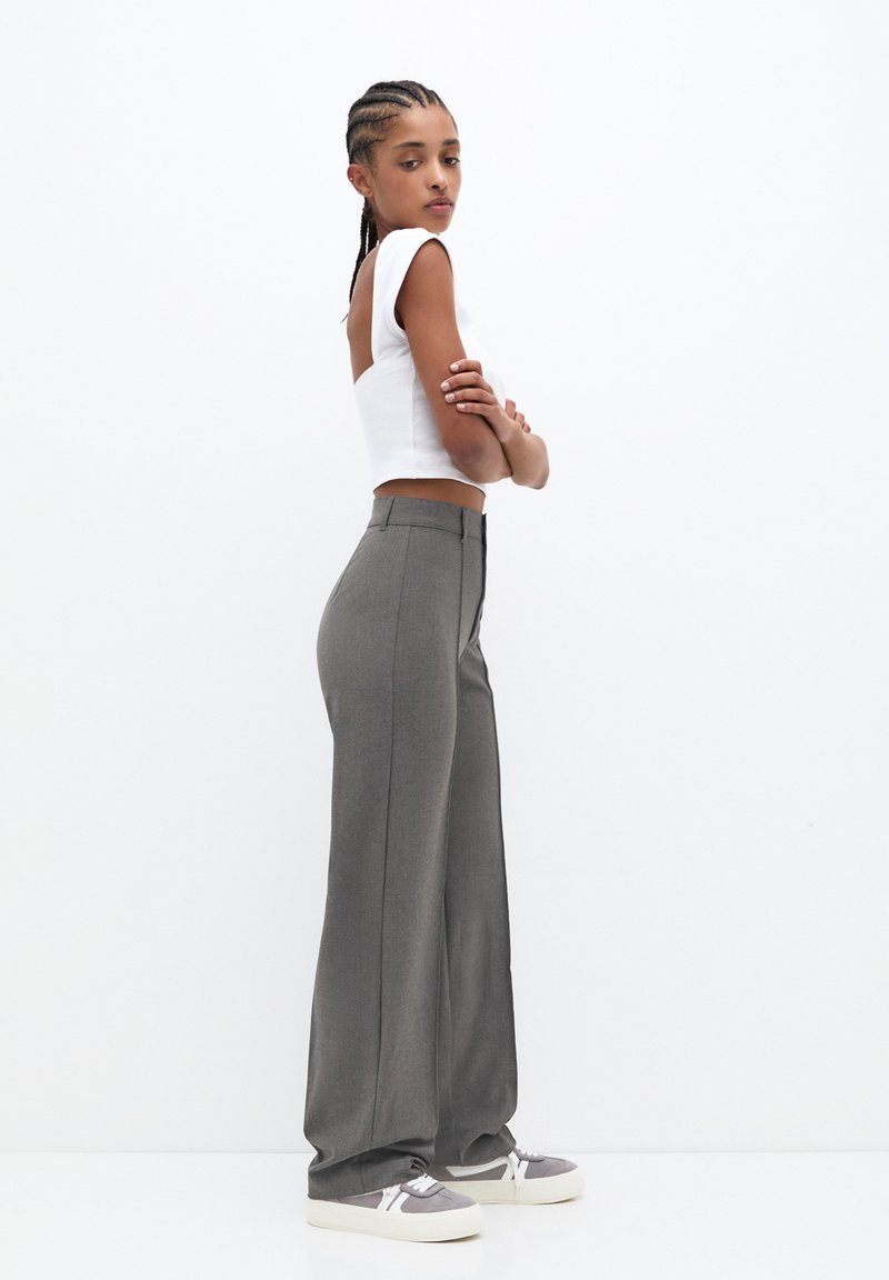 PULL&BEAR PULL&BEAR SMART SEAMED - Trousers - grey 2025