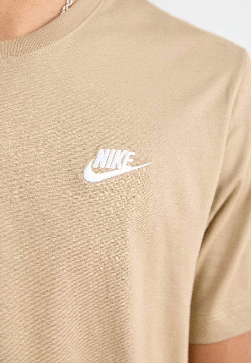 Nike Sportswear Nike Sportswear CLUB TEE - Basic T-shirt - khaki Online