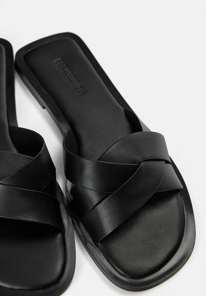 PULL&BEAR PULL&BEAR CRISSCROSS - Mules - black Top Angebot