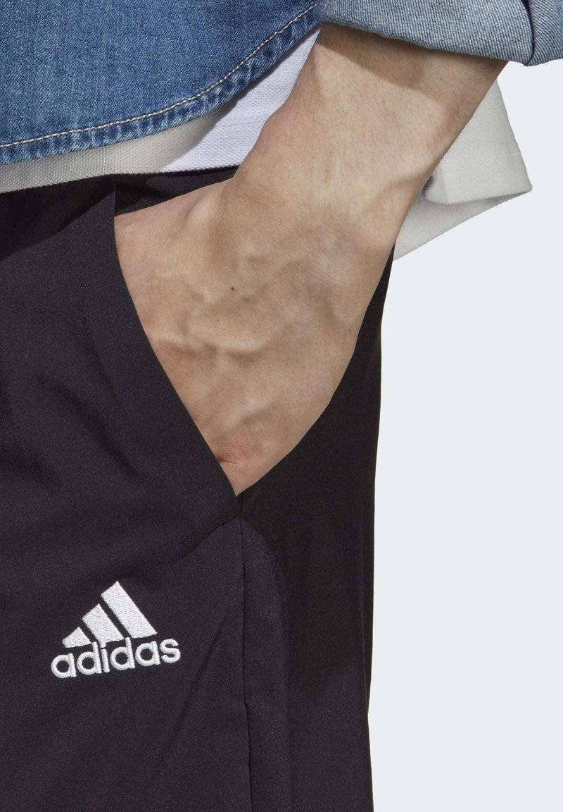adidas Sportswear adidas Sportswear AEROREADY ESSENTIALS CHELSEA SMALL - Sports shorts - black Kostenlose Rückgabe
