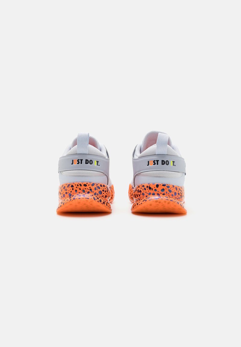 Nike Performance Nike Performance KIDS CROSSCOURT OLY UNISEX - Competition running shoes Nur noch ein Tag übrig