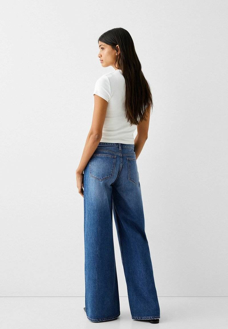 Bershka Bershka WIDE-LEG - Relaxed fit jeans - dark blue Auslauf