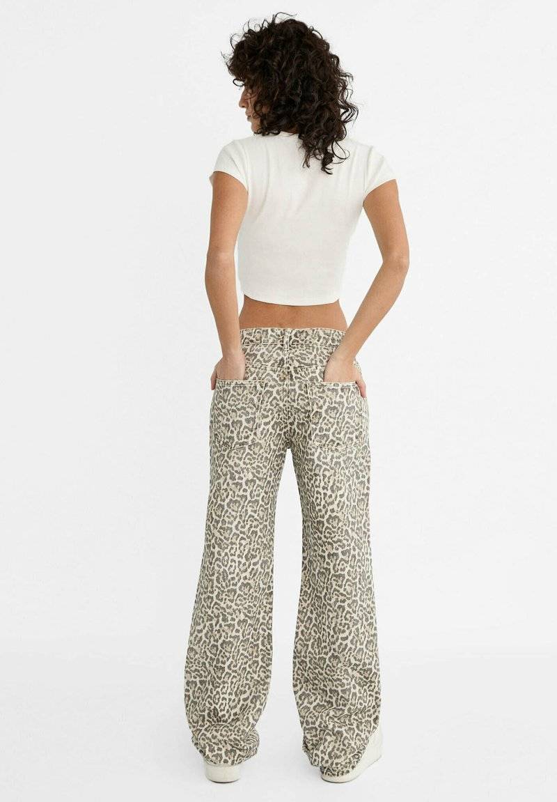 Stradivarius Stradivarius PRINTED - Straight leg jeans - camel Verkauf