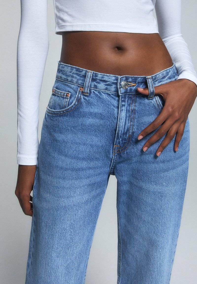 PULL&BEAR PULL&BEAR MID-WAIST - Straight leg jeans - blue denim Schlussverkauf