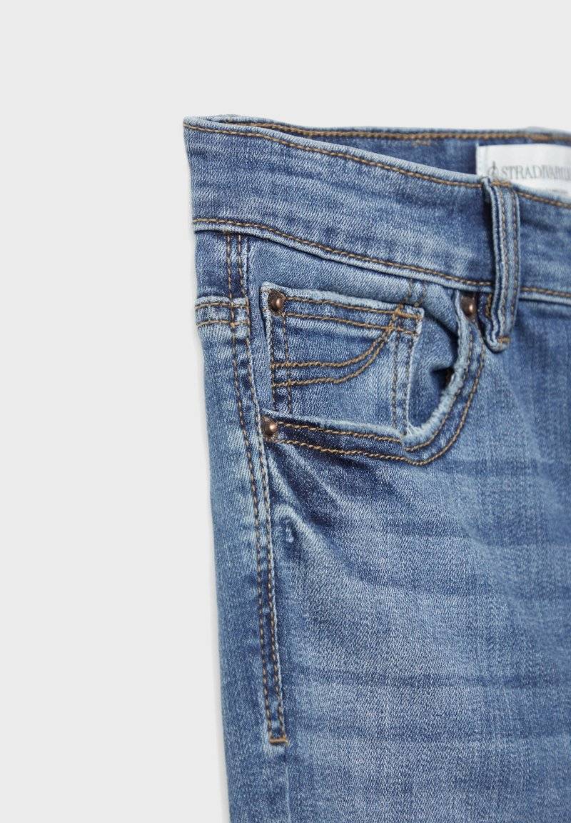 Stradivarius Stradivarius Jeans Skinny Fit - blue denim Meist gekauft