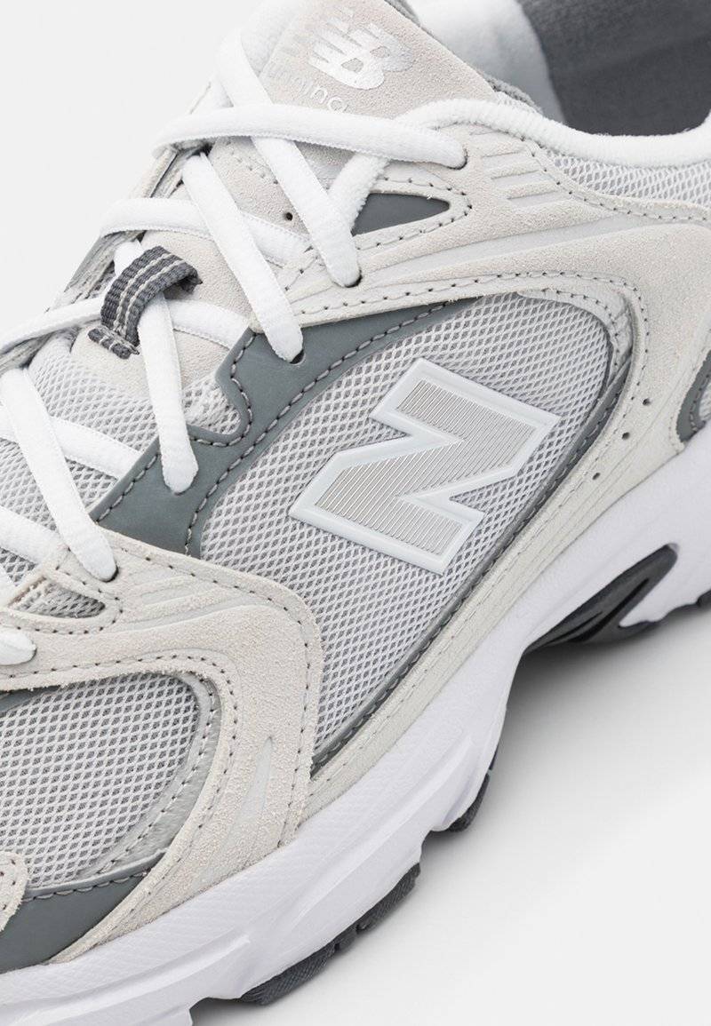 New Balance New Balance MR530 UNISEX - Trainers - light grey Im Verkauf
