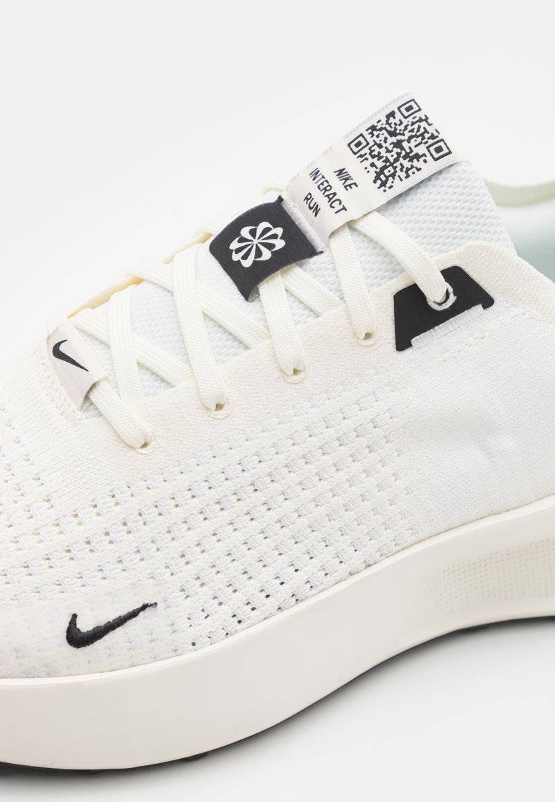 Nike Performance Nike Performance INTERACT RUN - Minimalist running shoes Angebote