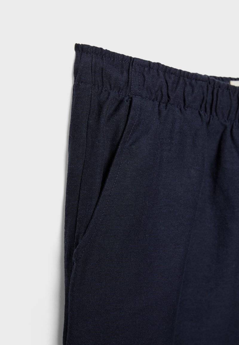 Stradivarius Stradivarius LOOSE-FITTING - Trousers - dark blue Riesige Ersparnisse